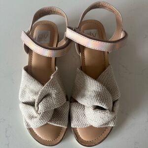 New DV By Dolce Vita girls Davis woven Sandal Size: 3